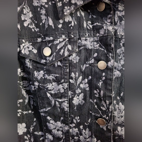 Floral Patterned Denim Jacket - Picture 4 of 8